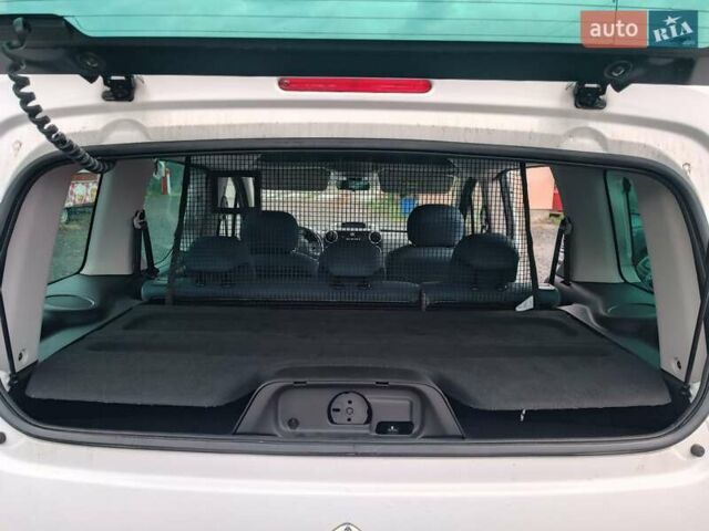 Белый Ситроен Берлинго, объемом двигателя 1.6 л и пробегом 172 тыс. км за 10500 $, фото 33 на Automoto.ua