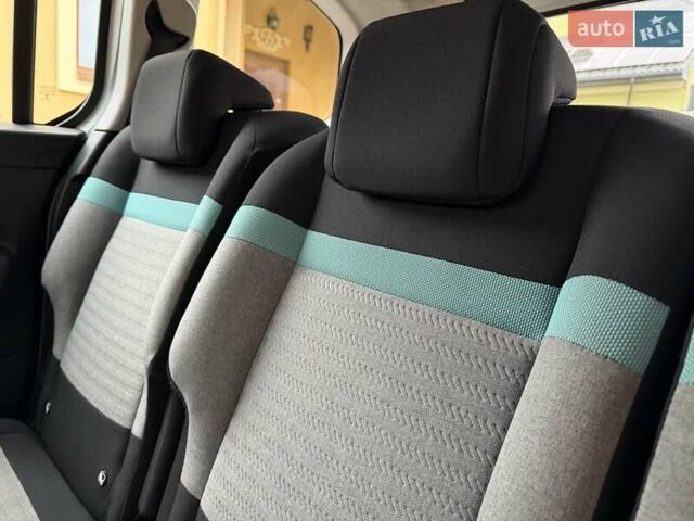 Белый Ситроен Берлинго, объемом двигателя 1.5 л и пробегом 159 тыс. км за 15950 $, фото 103 на Automoto.ua