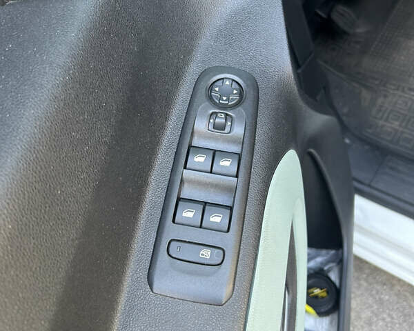 Белый Ситроен Берлинго, объемом двигателя 1.56 л и пробегом 49 тыс. км за 20700 $, фото 10 на Automoto.ua