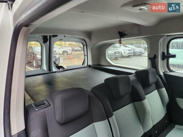 Сітроен Берлінго 2019 у Києві на Automoto.ua Білий Сітроен Берлінго, об'ємом двигуна 1.56 л та пробігом 228 тис. км за 17000 $, фото 3 на Automoto.ua