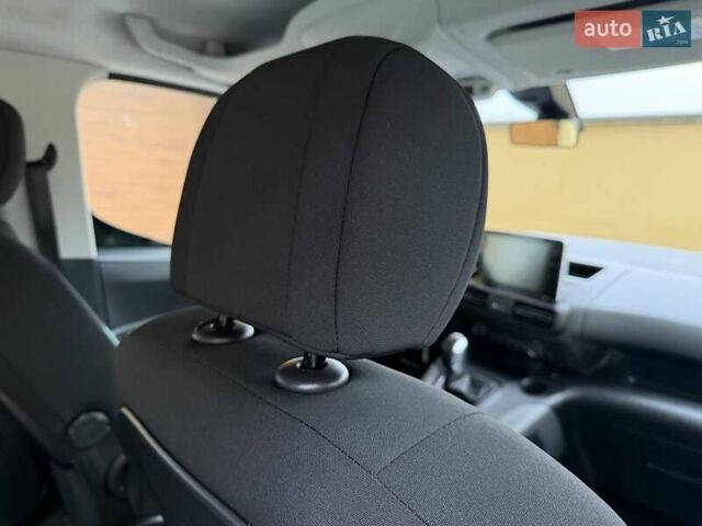 Белый Ситроен Берлинго, объемом двигателя 1.5 л и пробегом 159 тыс. км за 15950 $, фото 116 на Automoto.ua