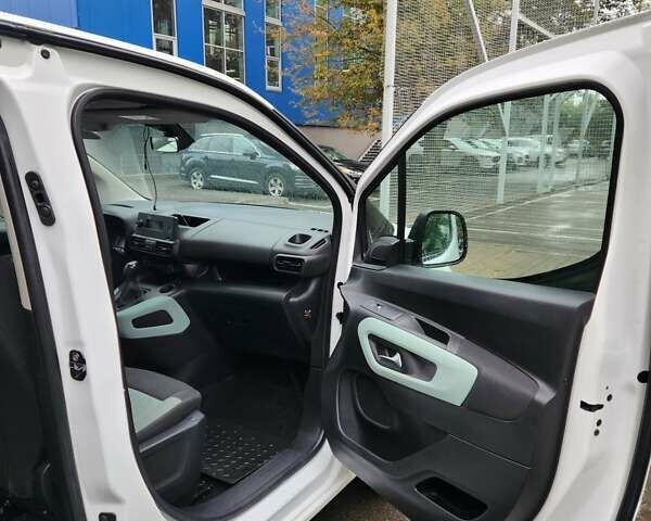 Сітроен Берлінго 2019 у Києві на Automoto.ua Білий Сітроен Берлінго, об'ємом двигуна 1.56 л та пробігом 228 тис. км за 17000 $, фото 4 на Automoto.ua