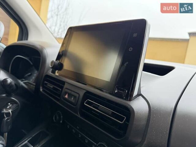 Белый Ситроен Берлинго, объемом двигателя 1.5 л и пробегом 159 тыс. км за 15950 $, фото 123 на Automoto.ua