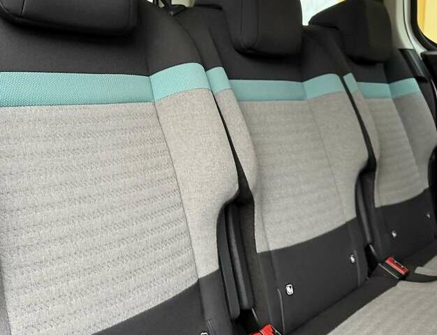 Белый Ситроен Берлинго, объемом двигателя 1.5 л и пробегом 159 тыс. км за 15950 $, фото 115 на Automoto.ua