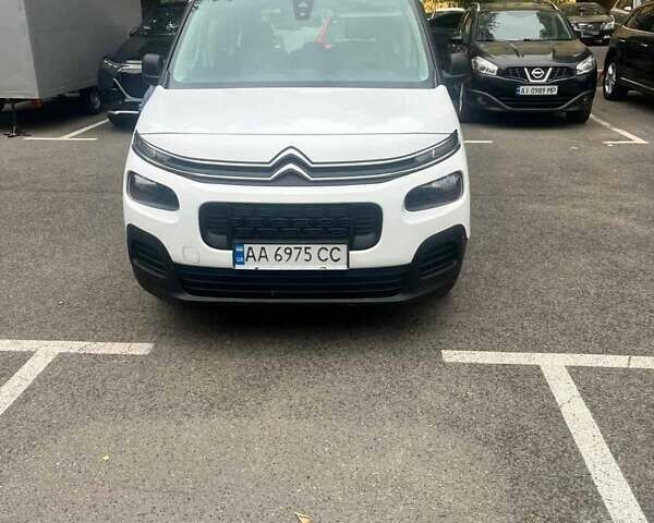 Сітроен Берлінго 2019 у Києві на Automoto.ua Білий Сітроен Берлінго, об'ємом двигуна 1.56 л та пробігом 228 тис. км за 17000 $, фото 14 на Automoto.ua