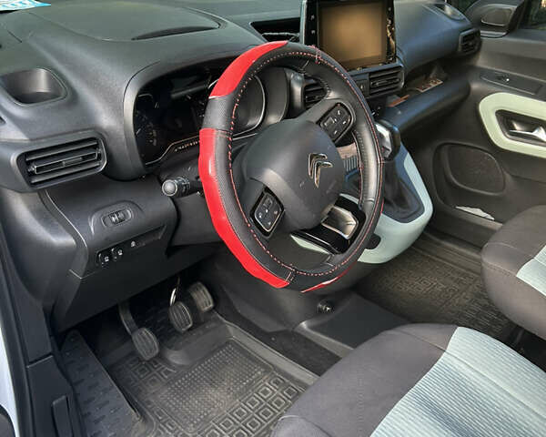 Белый Ситроен Берлинго, объемом двигателя 1.56 л и пробегом 49 тыс. км за 20700 $, фото 9 на Automoto.ua