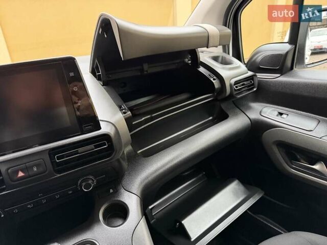 Белый Ситроен Берлинго, объемом двигателя 1.5 л и пробегом 159 тыс. км за 15950 $, фото 84 на Automoto.ua