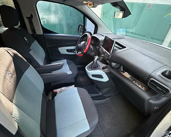 Белый Ситроен Берлинго, объемом двигателя 1.56 л и пробегом 49 тыс. км за 20700 $, фото 5 на Automoto.ua