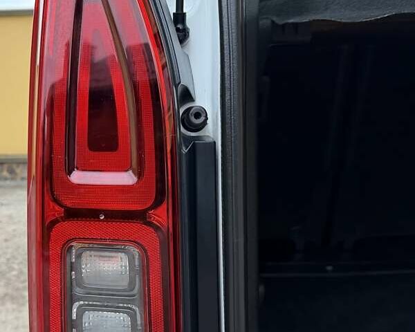 Белый Ситроен Берлинго, объемом двигателя 1.5 л и пробегом 159 тыс. км за 15950 $, фото 110 на Automoto.ua