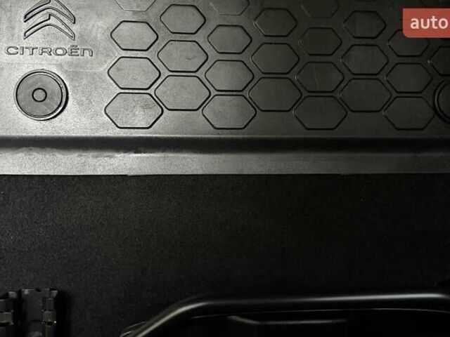 Белый Ситроен Берлинго, объемом двигателя 1.5 л и пробегом 159 тыс. км за 15950 $, фото 65 на Automoto.ua