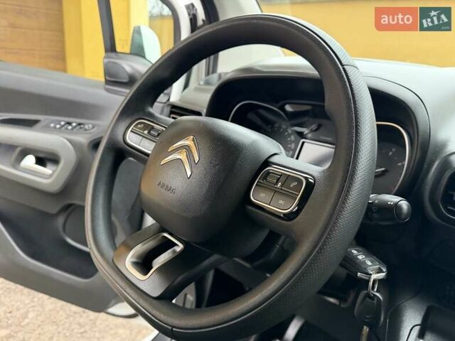 Белый Ситроен Берлинго, объемом двигателя 1.5 л и пробегом 159 тыс. км за 15950 $, фото 61 на Automoto.ua