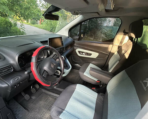 Белый Ситроен Берлинго, объемом двигателя 1.56 л и пробегом 49 тыс. км за 20700 $, фото 7 на Automoto.ua