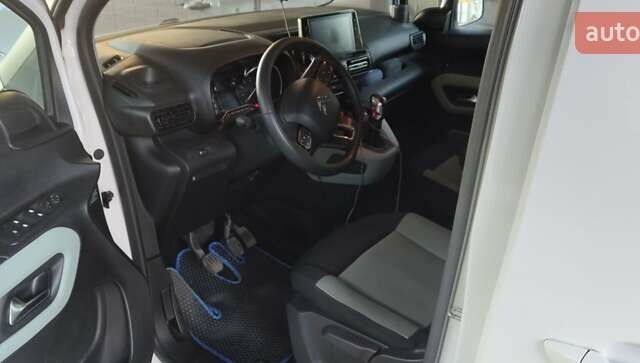 Білий Сітроен Берлінго, об'ємом двигуна 1.6 л та пробігом 114 тис. км за 18200 $, фото 11 на Automoto.ua