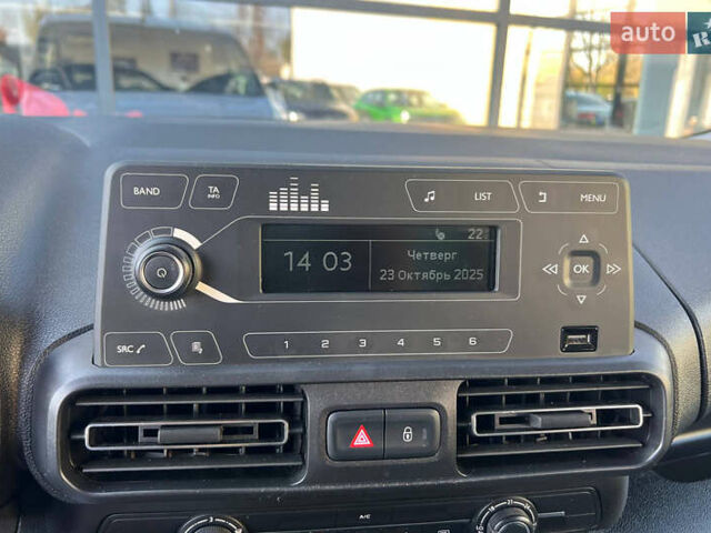 Белый Ситроен Берлинго, объемом двигателя 1.5 л и пробегом 186 тыс. км за 16000 $, фото 15 на Automoto.ua