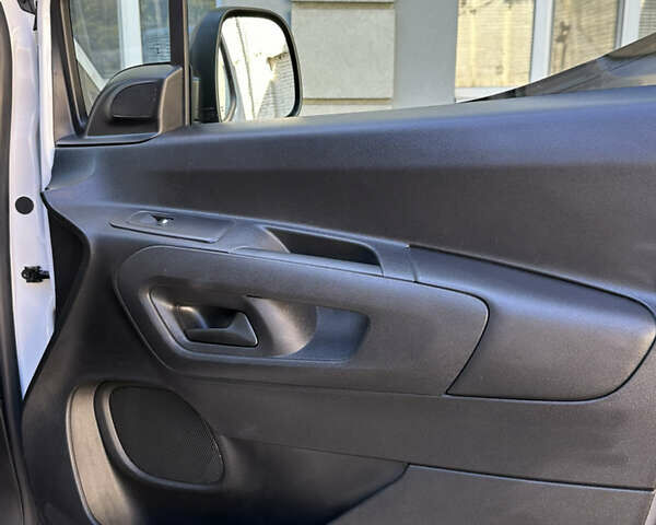 Белый Ситроен Берлинго, объемом двигателя 1.5 л и пробегом 107 тыс. км за 19300 $, фото 27 на Automoto.ua