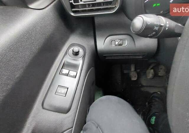 Белый Ситроен Берлинго, объемом двигателя 1.6 л и пробегом 155 тыс. км за 12500 $, фото 18 на Automoto.ua