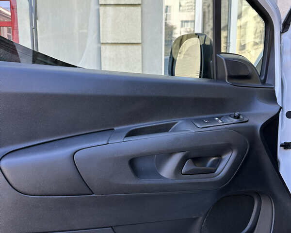 Белый Ситроен Берлинго, объемом двигателя 1.5 л и пробегом 107 тыс. км за 19300 $, фото 12 на Automoto.ua