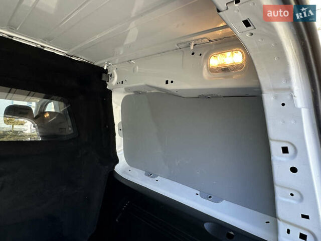 Белый Ситроен Берлинго, объемом двигателя 1.5 л и пробегом 107 тыс. км за 19300 $, фото 42 на Automoto.ua