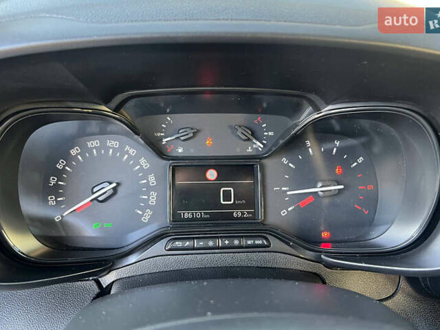 Белый Ситроен Берлинго, объемом двигателя 1.5 л и пробегом 186 тыс. км за 16000 $, фото 16 на Automoto.ua