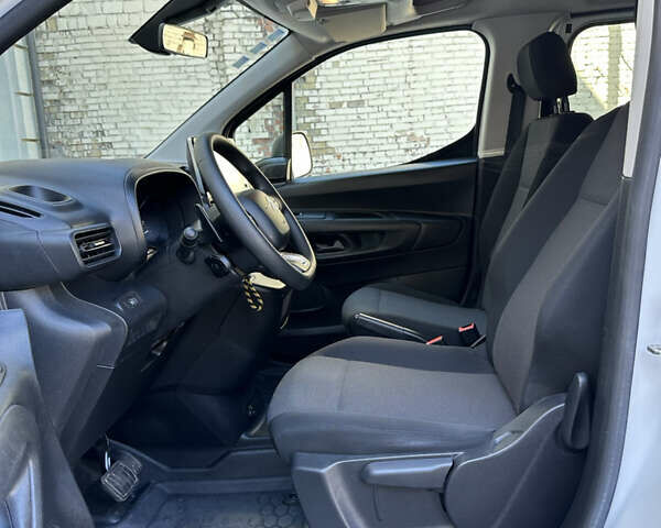 Белый Ситроен Берлинго, объемом двигателя 1.5 л и пробегом 107 тыс. км за 19300 $, фото 13 на Automoto.ua