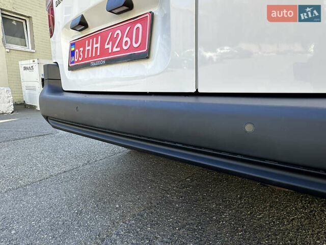 Белый Ситроен Берлинго, объемом двигателя 1.5 л и пробегом 107 тыс. км за 19300 $, фото 11 на Automoto.ua