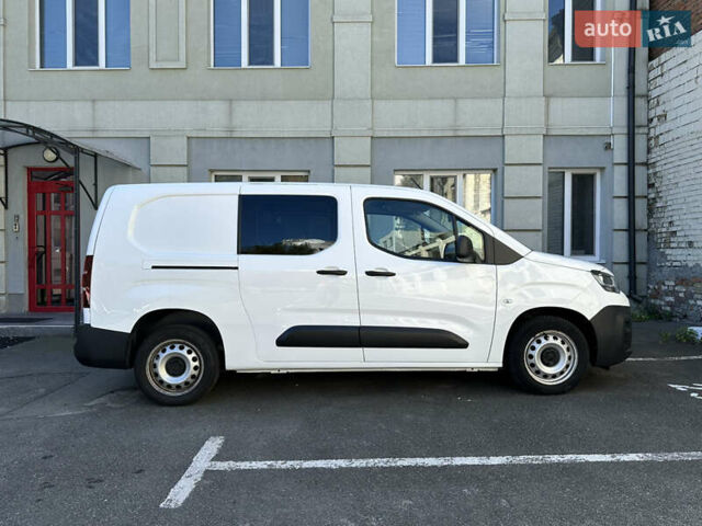 Белый Ситроен Берлинго, объемом двигателя 1.5 л и пробегом 107 тыс. км за 19300 $, фото 6 на Automoto.ua