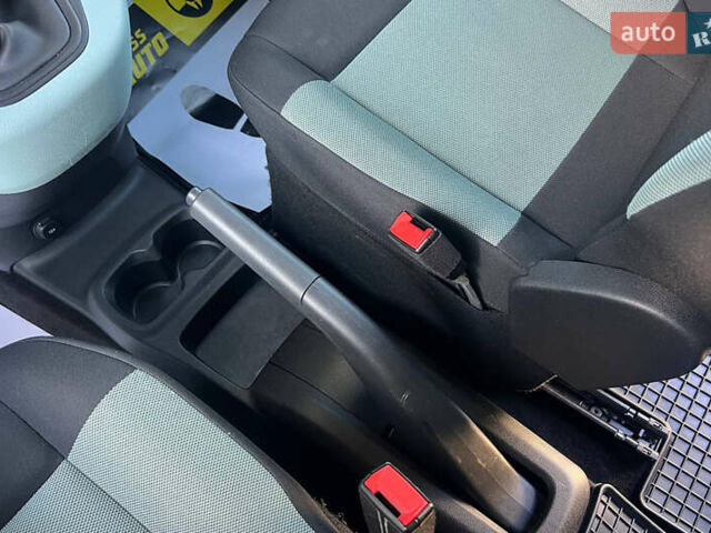 Белый Ситроен Берлинго, объемом двигателя 1.5 л и пробегом 186 тыс. км за 16000 $, фото 13 на Automoto.ua