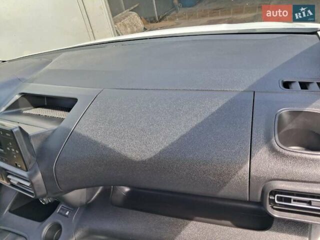 Белый Ситроен Берлинго, объемом двигателя 1.5 л и пробегом 186 тыс. км за 15100 $, фото 19 на Automoto.ua