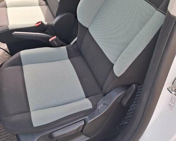 Белый Ситроен Берлинго, объемом двигателя 1.5 л и пробегом 186 тыс. км за 15100 $, фото 16 на Automoto.ua