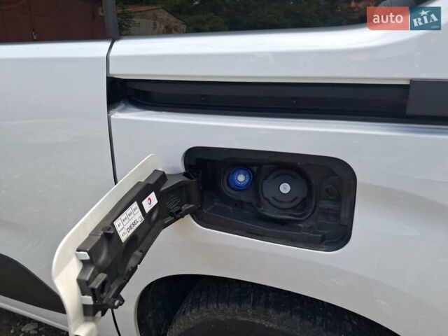 Белый Ситроен Берлинго, объемом двигателя 1.5 л и пробегом 186 тыс. км за 15100 $, фото 13 на Automoto.ua