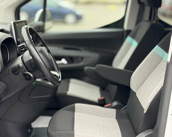 Білий Сітроен Берлінго, об'ємом двигуна 1.5 л та пробігом 194 тис. км за 15999 $, фото 44 на Automoto.ua