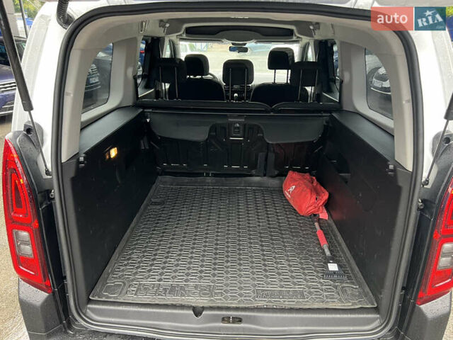 Ситроен Берлинго 2021 в Киеве на Automoto.ua Белый Ситроен Берлинго, объемом двигателя 1.56 л и пробегом 99 тыс. км за 19189 $, фото 10 на Automoto.ua