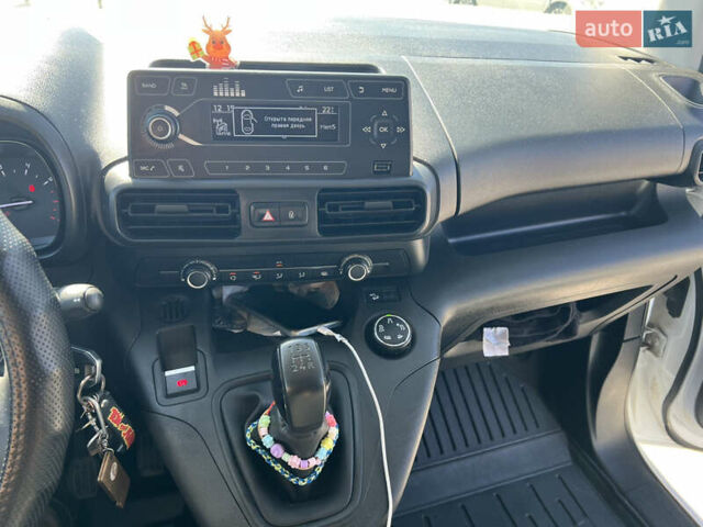 Белый Ситроен Берлинго, объемом двигателя 1.5 л и пробегом 235 тыс. км за 11600 $, фото 35 на Automoto.ua