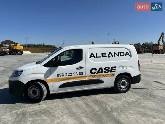 Белый Ситроен Берлинго, объемом двигателя 1.5 л и пробегом 235 тыс. км за 11600 $, фото 5 на Automoto.ua