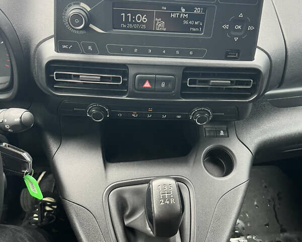 Ситроен Берлинго 2021 в Киеве на Automoto.ua Белый Ситроен Берлинго, объемом двигателя 1.56 л и пробегом 99 тыс. км за 19189 $, фото 12 на Automoto.ua