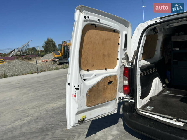 Белый Ситроен Берлинго, объемом двигателя 1.5 л и пробегом 235 тыс. км за 11600 $, фото 17 на Automoto.ua