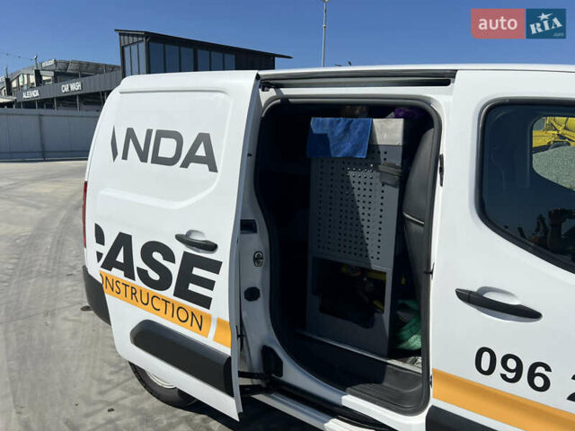 Белый Ситроен Берлинго, объемом двигателя 1.5 л и пробегом 235 тыс. км за 11600 $, фото 14 на Automoto.ua