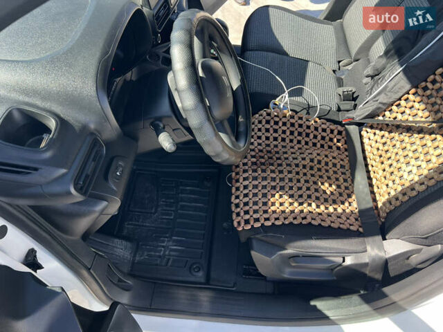 Белый Ситроен Берлинго, объемом двигателя 1.5 л и пробегом 235 тыс. км за 11600 $, фото 28 на Automoto.ua