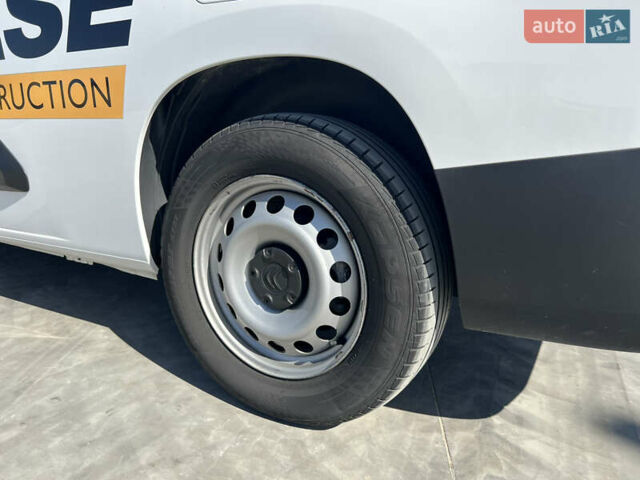 Белый Ситроен Берлинго, объемом двигателя 1.5 л и пробегом 235 тыс. км за 11600 $, фото 13 на Automoto.ua