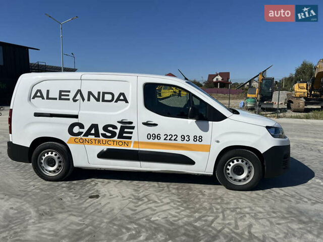 Белый Ситроен Берлинго, объемом двигателя 1.5 л и пробегом 235 тыс. км за 11600 $, фото 3 на Automoto.ua