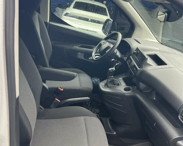 Ситроен Берлинго 2021 в Киеве на Automoto.ua Белый Ситроен Берлинго, объемом двигателя 1.56 л и пробегом 99 тыс. км за 19189 $, фото 7 на Automoto.ua