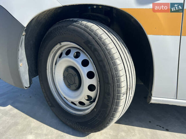 Белый Ситроен Берлинго, объемом двигателя 1.5 л и пробегом 235 тыс. км за 11600 $, фото 22 на Automoto.ua