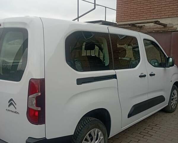 Білий Сітроен Берлінго, об'ємом двигуна 1.56 л та пробігом 47 тис. км за 20500 $, фото 4 на Automoto.ua