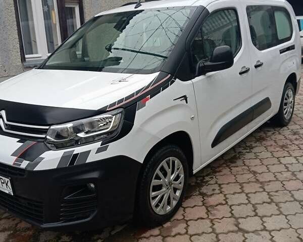 Белый Ситроен Берлинго, объемом двигателя 1.5 л и пробегом 47 тыс. км за 20900 $, фото 2 на Automoto.ua