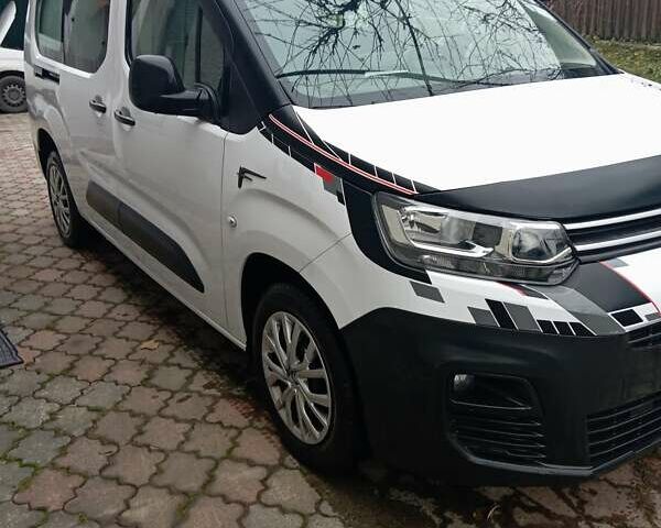 Белый Ситроен Берлинго, объемом двигателя 1.5 л и пробегом 47 тыс. км за 20900 $, фото 1 на Automoto.ua