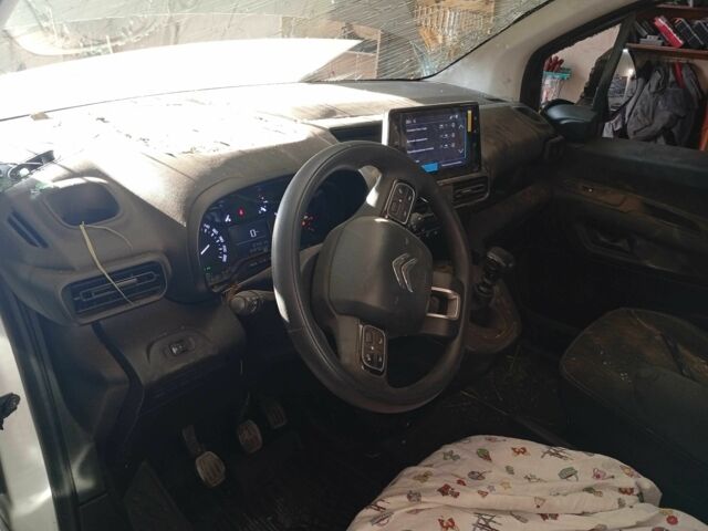 Белый Ситроен Берлинго, объемом двигателя 1.5 л и пробегом 40 тыс. км за 5000 $, фото 10 на Automoto.ua