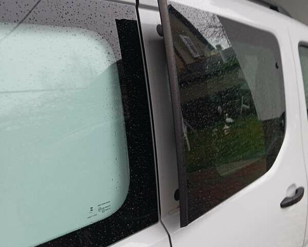 Белый Ситроен Берлинго, объемом двигателя 1.5 л и пробегом 47 тыс. км за 20900 $, фото 10 на Automoto.ua