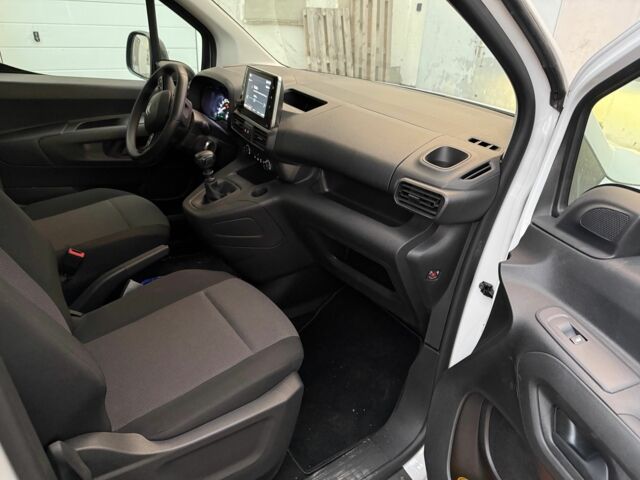 Белый Ситроен Берлинго, объемом двигателя 1.5 л и пробегом 4 тыс. км за 16835 $, фото 3 на Automoto.ua