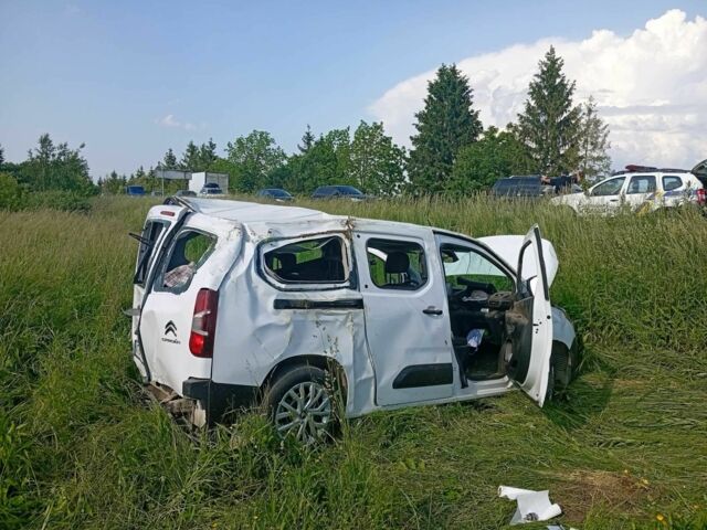 Белый Ситроен Берлинго, объемом двигателя 1.5 л и пробегом 40 тыс. км за 5000 $, фото 4 на Automoto.ua