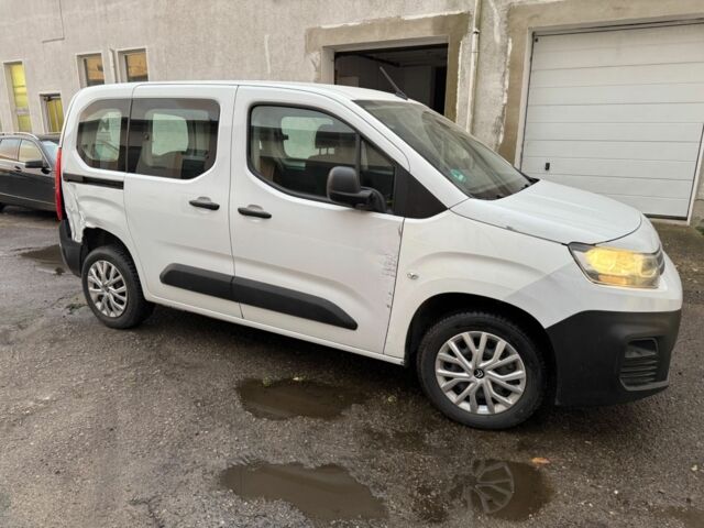 Белый Ситроен Берлинго, объемом двигателя 1.5 л и пробегом 4 тыс. км за 16835 $, фото 2 на Automoto.ua